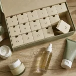 Calendrier de l avent soin visage avec 24 mini formats et produits beauté